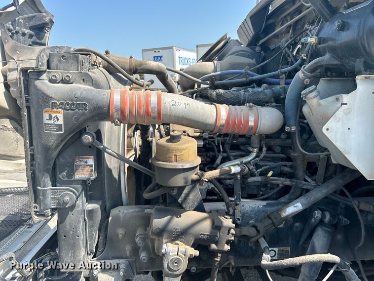 image for item DO6605 2012 Kenworth  T370 semi truck