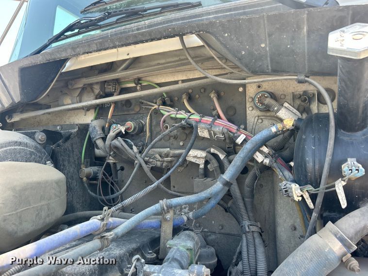 image for item DO6605 2012 Kenworth  T370 semi truck