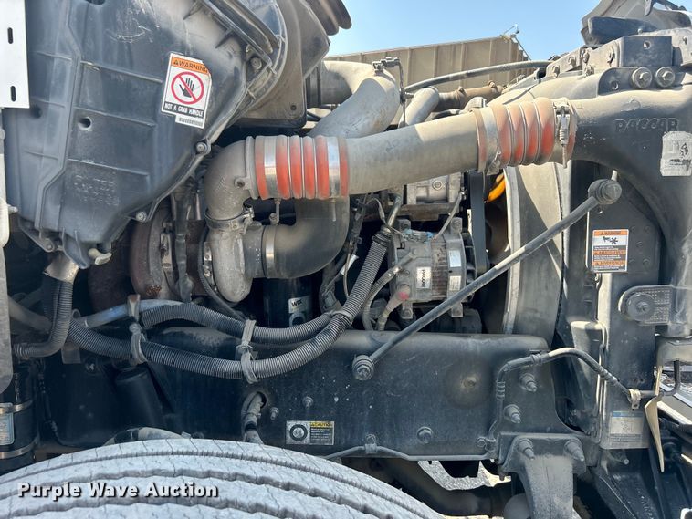 image for item DO6605 2012 Kenworth  T370 semi truck