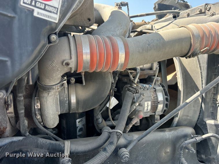 image for item DO6605 2012 Kenworth  T370 semi truck