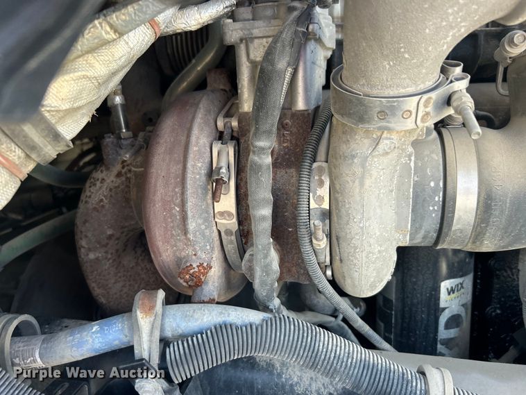 image for item DO6605 2012 Kenworth  T370 semi truck