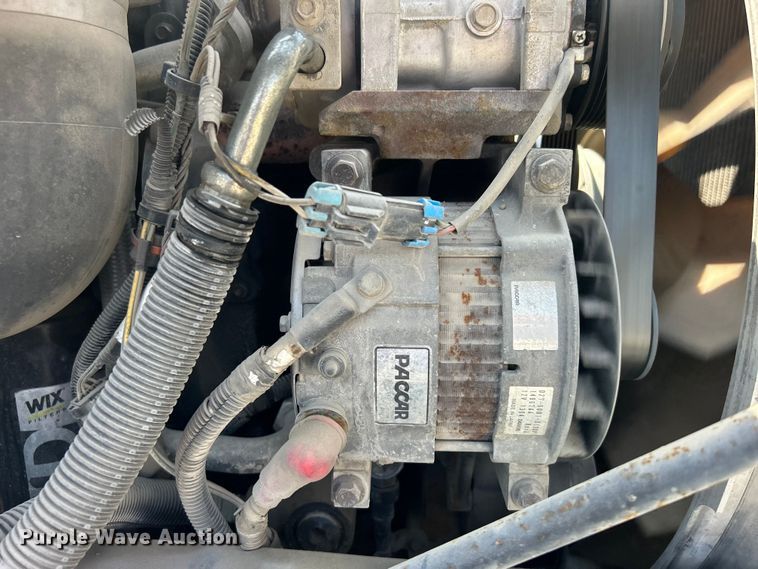 image for item DO6605 2012 Kenworth  T370 semi truck