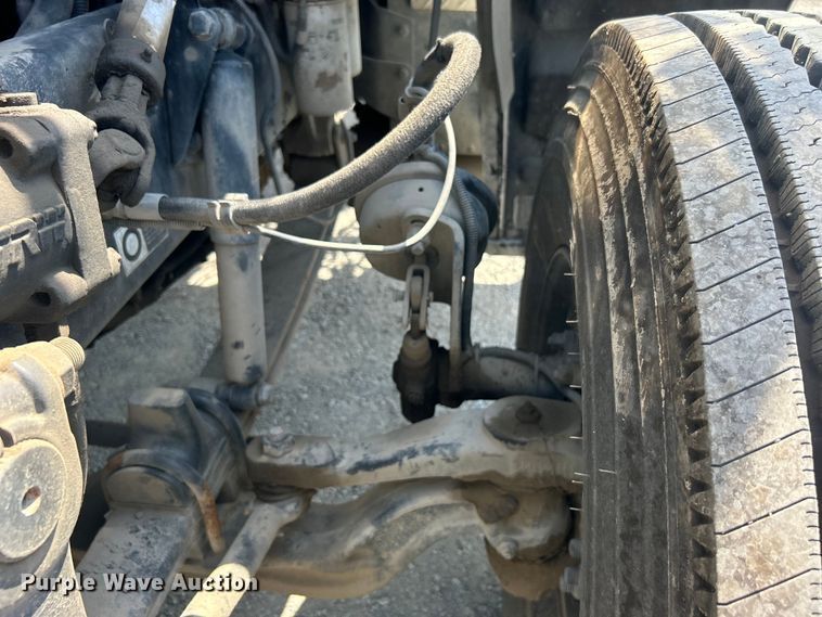 image for item DO6605 2012 Kenworth  T370 semi truck