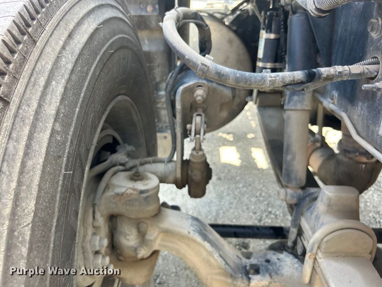 image for item DO6605 2012 Kenworth  T370 semi truck