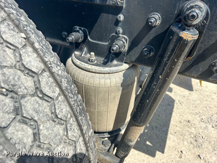 image for item DO6605 2012 Kenworth  T370 semi truck