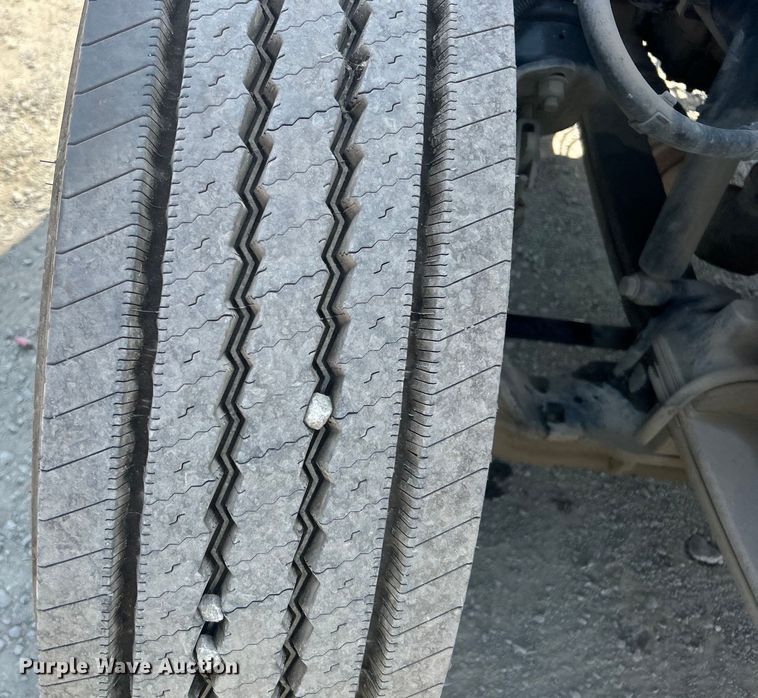 image for item DO6605 2012 Kenworth  T370 semi truck