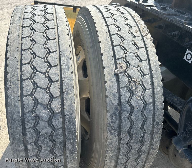 image for item DO6605 2012 Kenworth  T370 semi truck