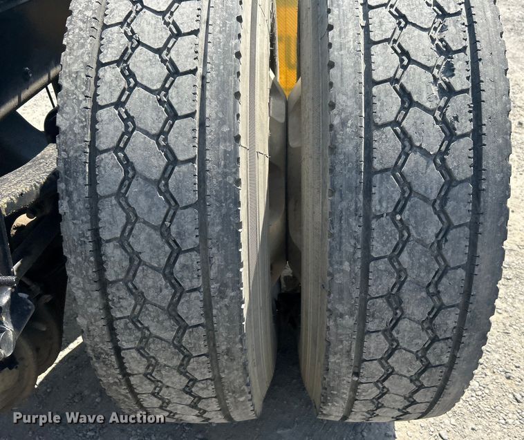 image for item DO6605 2012 Kenworth  T370 semi truck