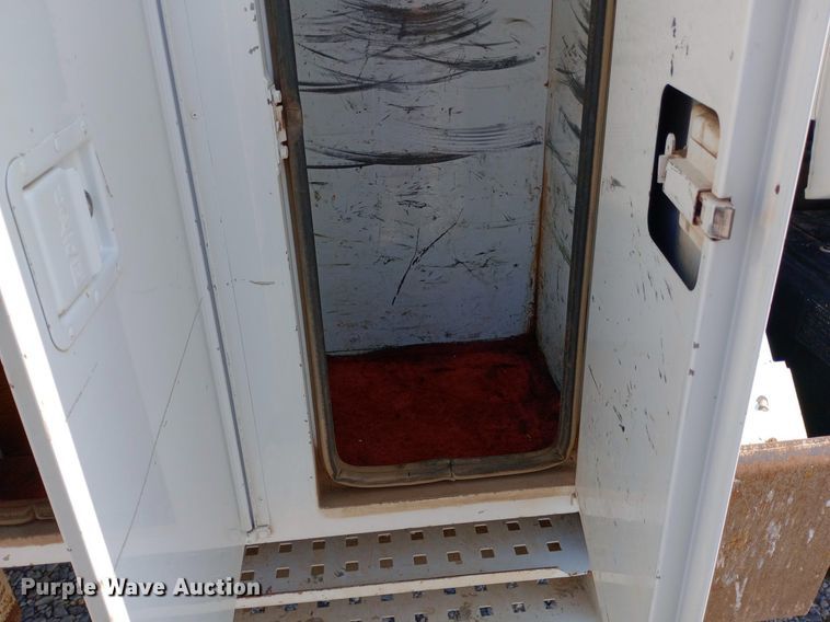 image for item DP1273 1997 Chevrolet C7500 bucket truck