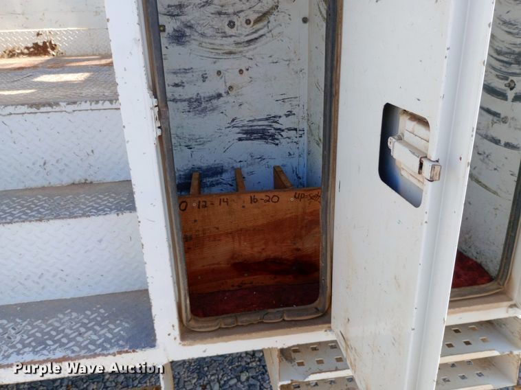 image for item DP1273 1997 Chevrolet C7500 bucket truck