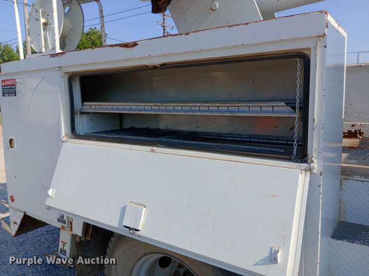 image for item DP1273 1997 Chevrolet C7500 bucket truck