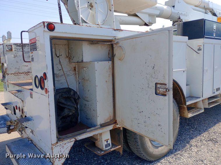 image for item DP1273 1997 Chevrolet C7500 bucket truck