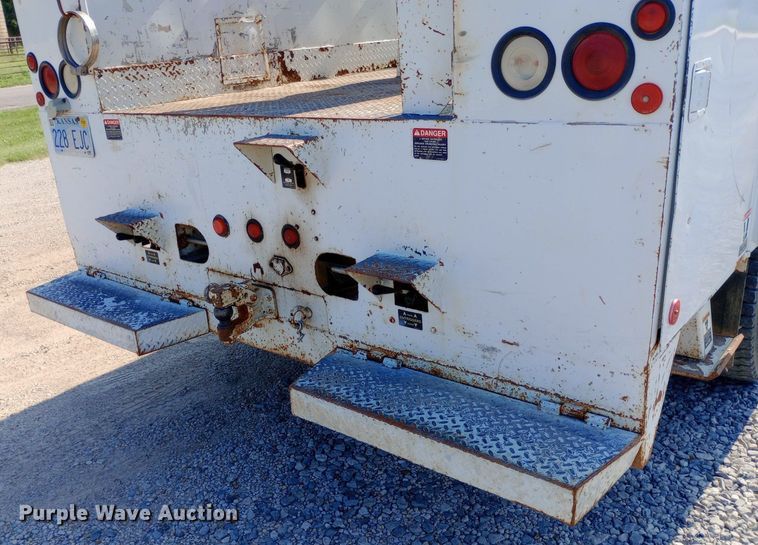 image for item DP1273 1997 Chevrolet C7500 bucket truck