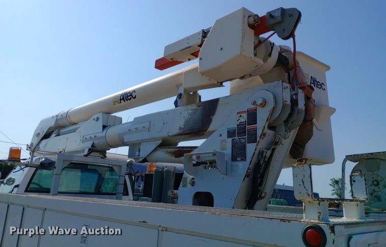 image for item DP1273 1997 Chevrolet C7500 bucket truck