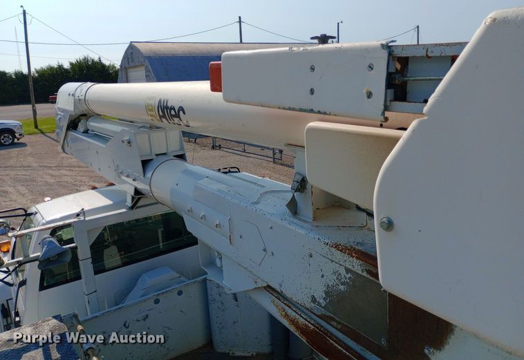 image for item DP1273 1997 Chevrolet C7500 bucket truck