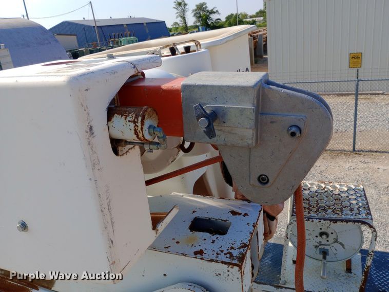 image for item DP1273 1997 Chevrolet C7500 bucket truck