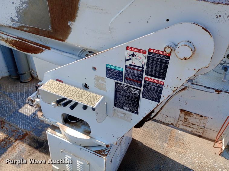 image for item DP1273 1997 Chevrolet C7500 bucket truck