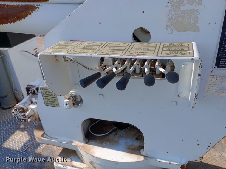 image for item DP1273 1997 Chevrolet C7500 bucket truck