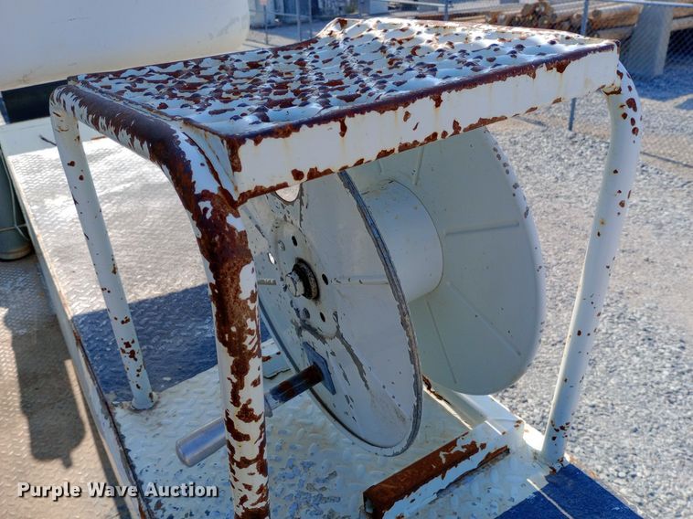 image for item DP1273 1997 Chevrolet C7500 bucket truck