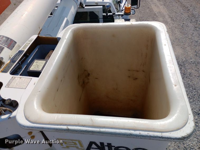 image for item DP1273 1997 Chevrolet C7500 bucket truck