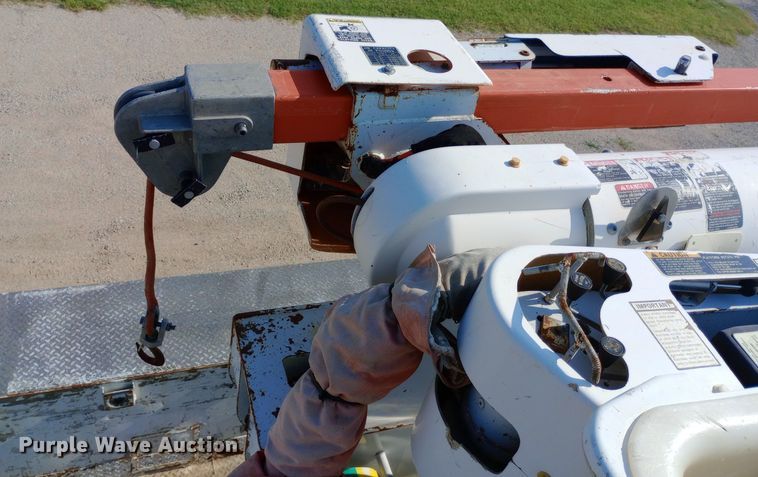 image for item DP1273 1997 Chevrolet C7500 bucket truck