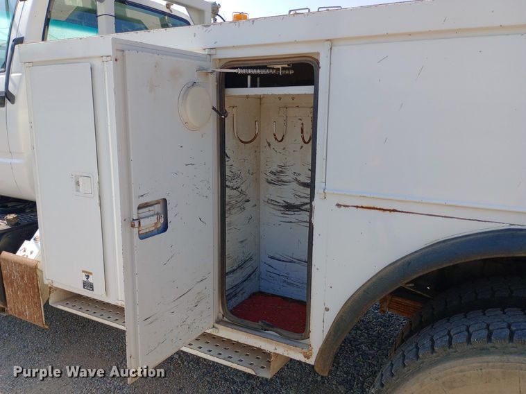 image for item DP1273 1997 Chevrolet C7500 bucket truck