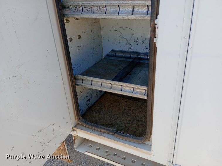 image for item DP1273 1997 Chevrolet C7500 bucket truck