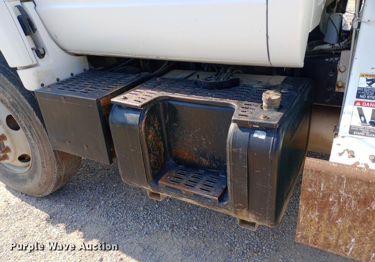 image for item DP1273 1997 Chevrolet C7500 bucket truck