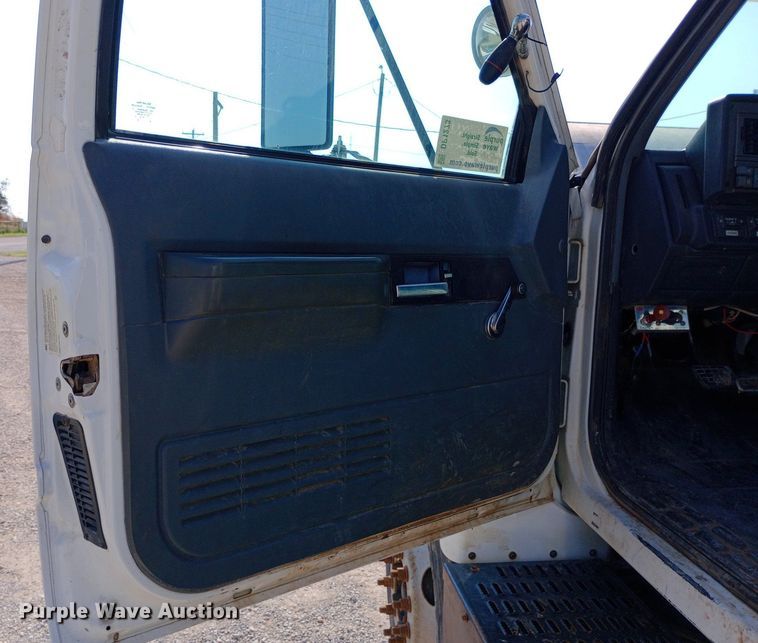 image for item DP1273 1997 Chevrolet C7500 bucket truck