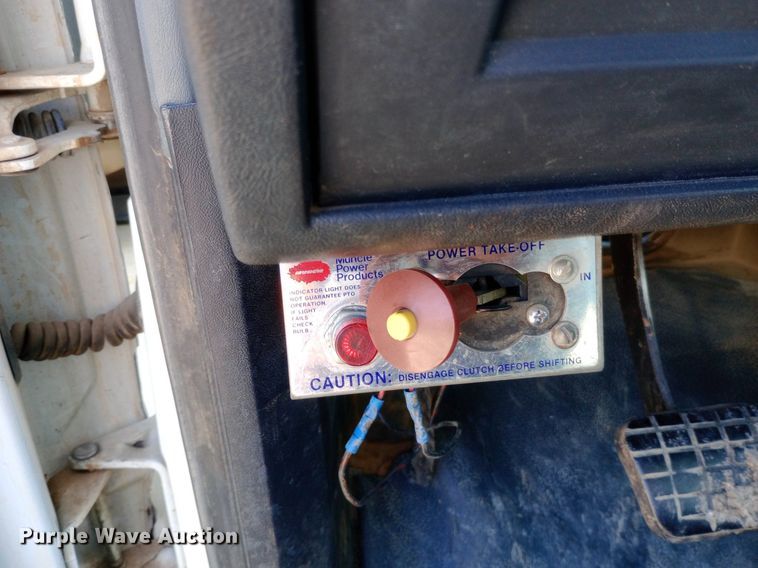 image for item DP1273 1997 Chevrolet C7500 bucket truck