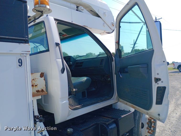 image for item DP1273 1997 Chevrolet C7500 bucket truck
