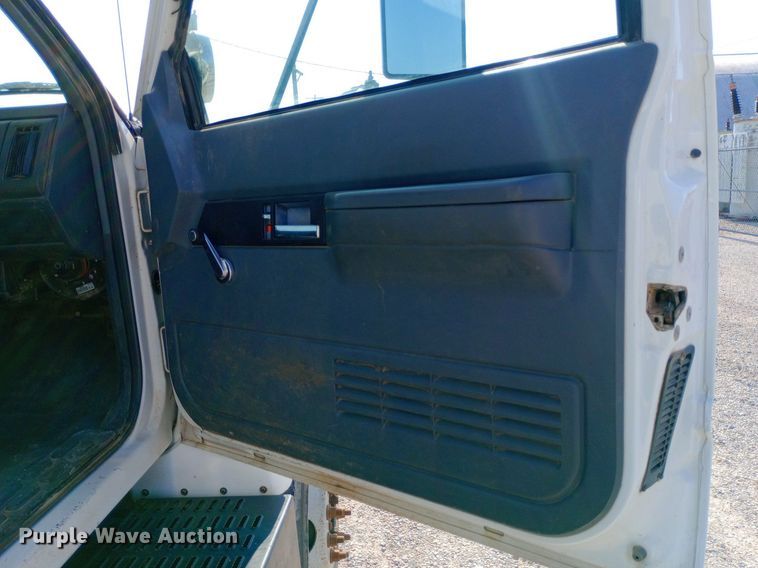 image for item DP1273 1997 Chevrolet C7500 bucket truck