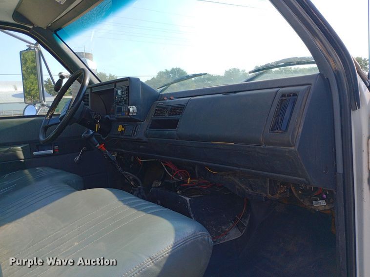 image for item DP1273 1997 Chevrolet C7500 bucket truck