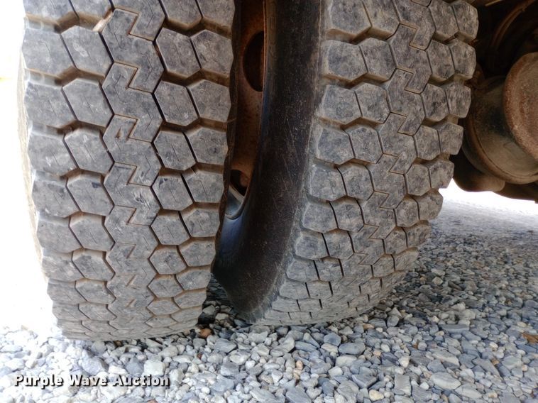 image for item DP1273 1997 Chevrolet C7500 bucket truck