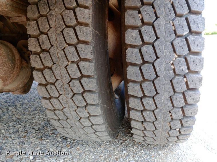 image for item DP1273 1997 Chevrolet C7500 bucket truck