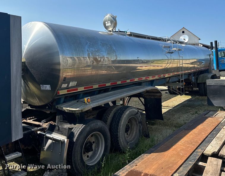 image for item DP8427 1992 Walker tank trailer