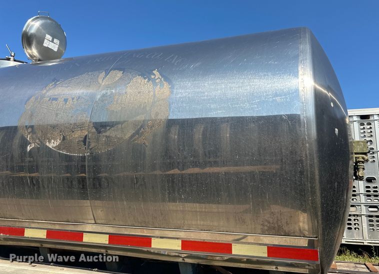 image for item DP8427 1992 Walker tank trailer