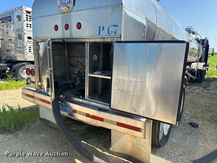 image for item DP8427 1992 Walker tank trailer