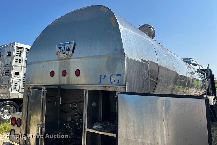 image for item DP8427 1992 Walker tank trailer