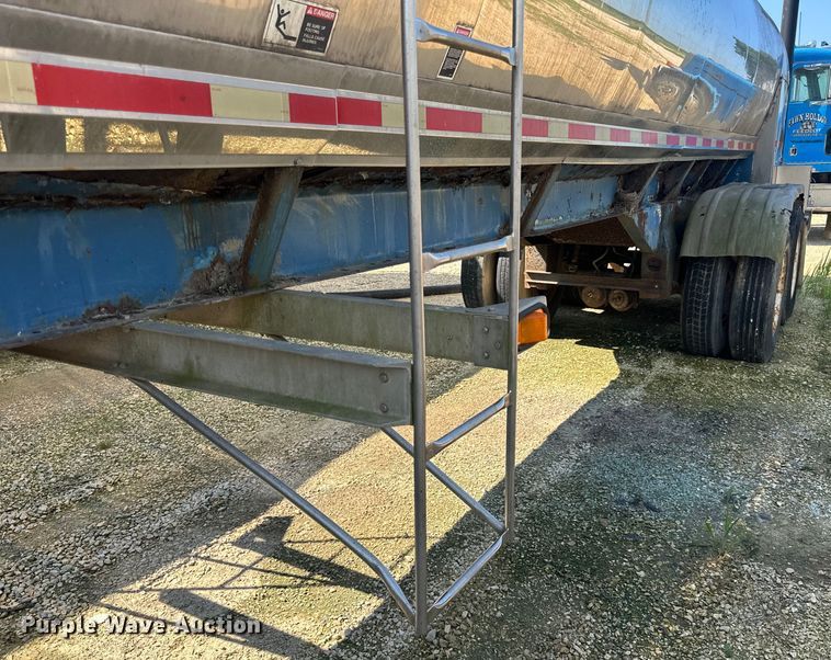 image for item DP8427 1992 Walker tank trailer