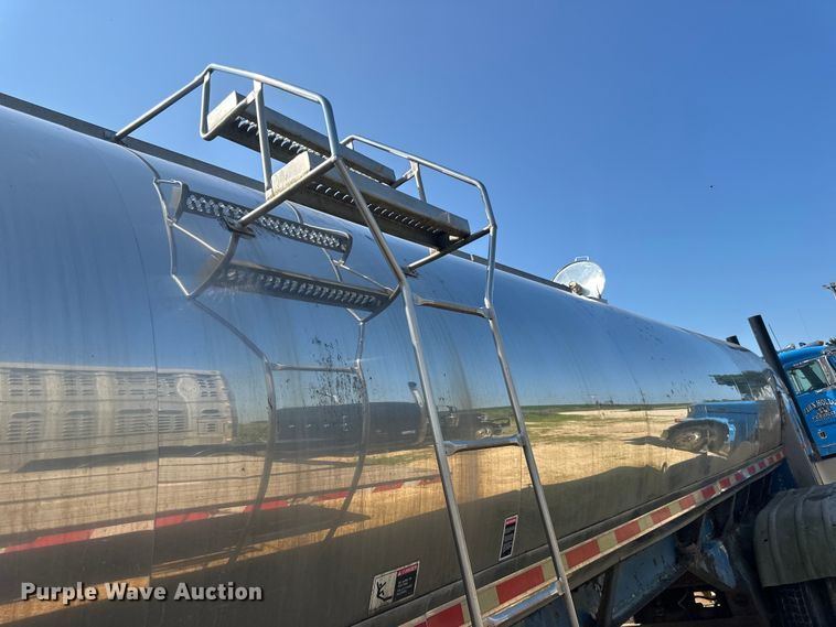 image for item DP8427 1992 Walker tank trailer