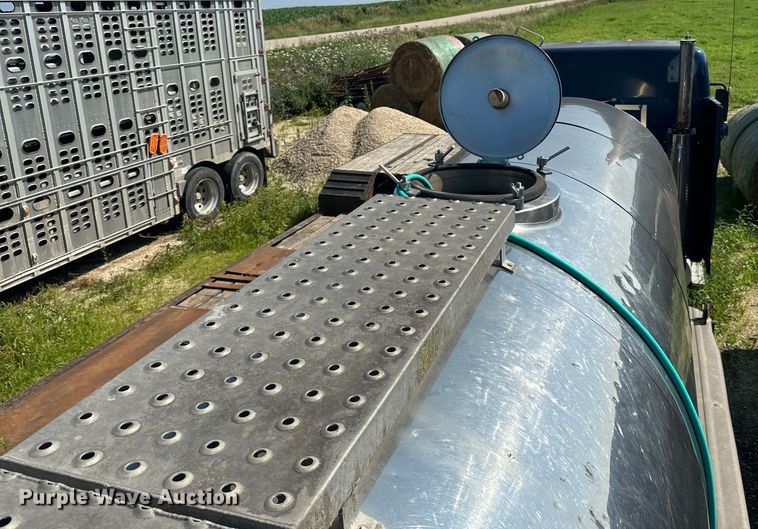 image for item DP8427 1992 Walker tank trailer