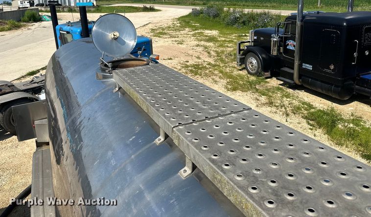 image for item DP8427 1992 Walker tank trailer