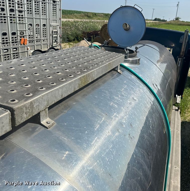 image for item DP8427 1992 Walker tank trailer