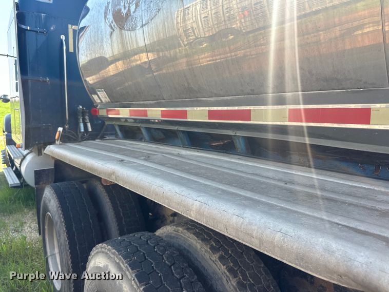 image for item DP8427 1992 Walker tank trailer