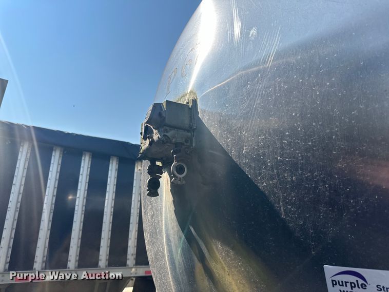 image for item DP8427 1992 Walker tank trailer