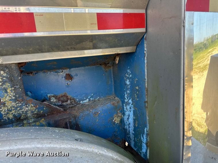 image for item DP8427 1992 Walker tank trailer