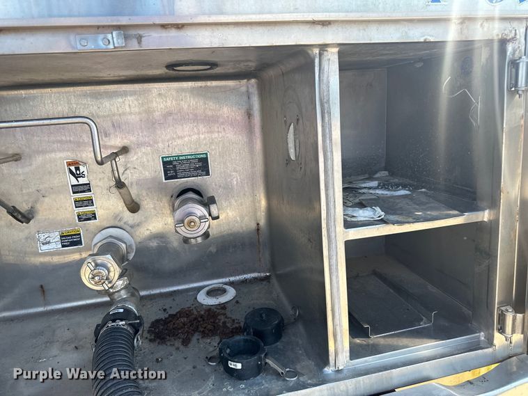 image for item DP8427 1992 Walker tank trailer