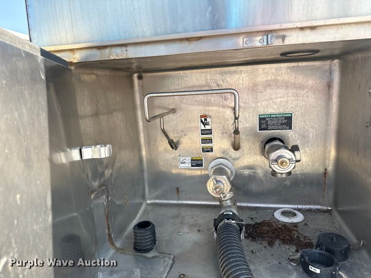 image for item DP8427 1992 Walker tank trailer