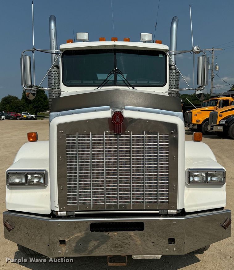 image for item DQ6887 2006 Kenworth T800 semi truck